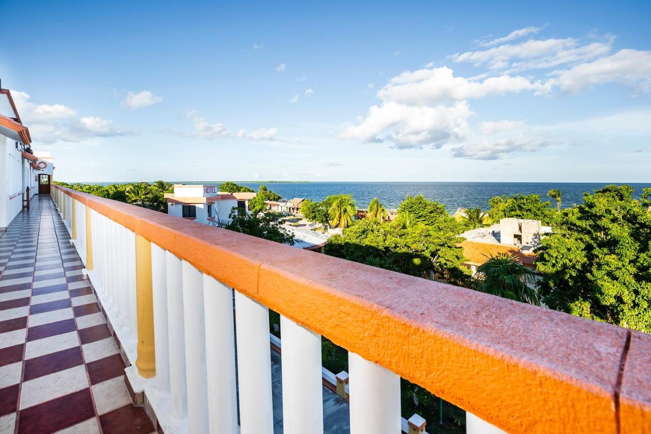 Capital O Oxtankah,Chetumal Bay Hotel Calderitas Екстериор снимка