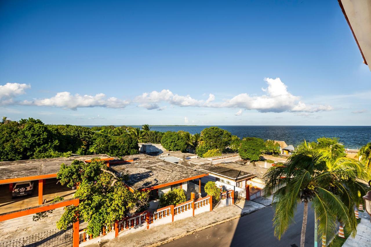 Capital O Oxtankah,Chetumal Bay Hotel Calderitas Екстериор снимка